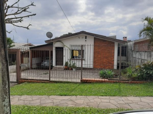 Casa para Venda - 220m², 3 dormitórios, 3 vagas - Santa Tereza
