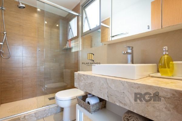 Apartamento em Porto Alegre, no bairro Cavalhada, com 3 dormitório(s), e 3 banhe