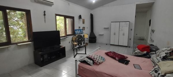 Casa em Porto Alegre, no bairro Espírito Santo, com 3 dormitório(s), e 3 banheir