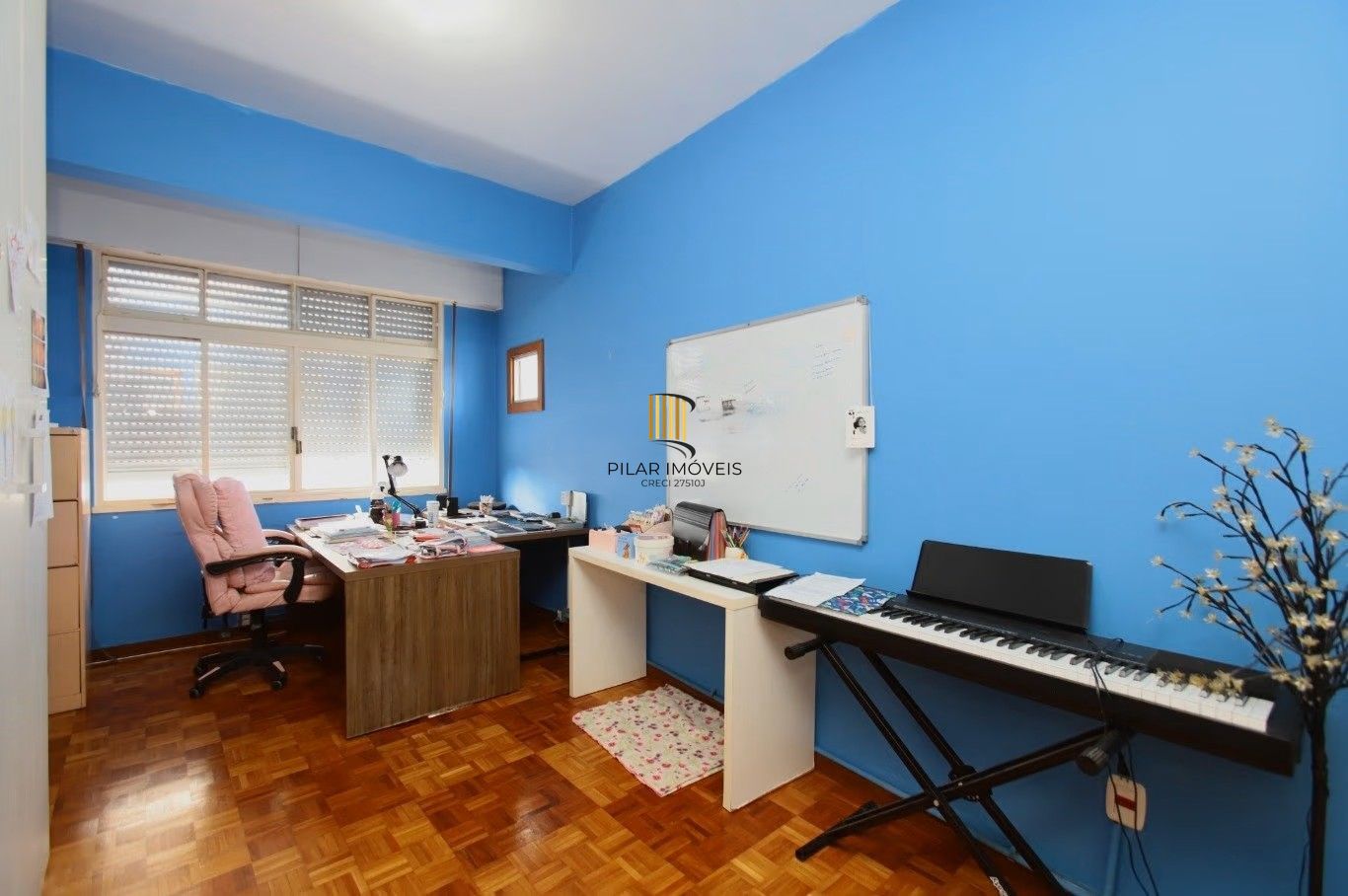 Amplo apartamento de 130m² privativos no Centro Histórico de Porto Alegre.