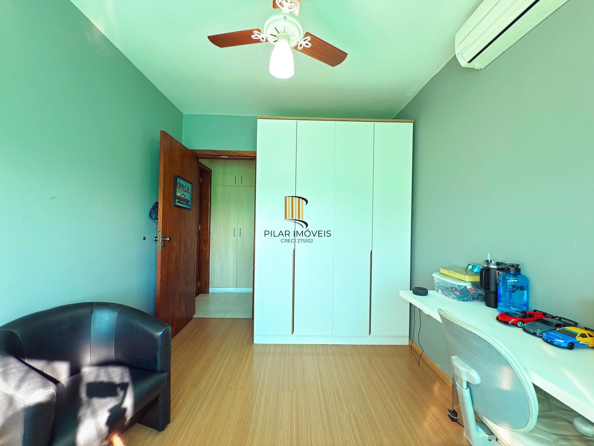 Ótima residência com 4 dormitórios, lareira e piscina no coração do bairro Tristeza.