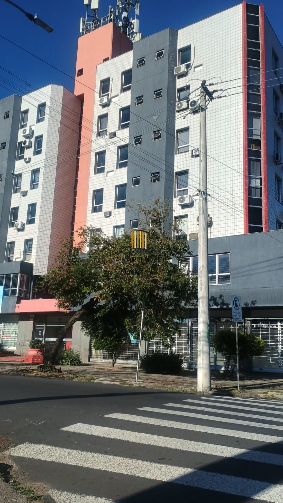 Excelente loja comercial na avenida Teresópolis, com sobreloja, 2 banheiros - Pilar Imóveis