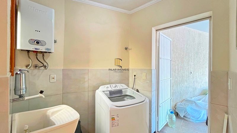 Sobrado 4 dormitórios à venda Camaquã Porto Alegre/RS