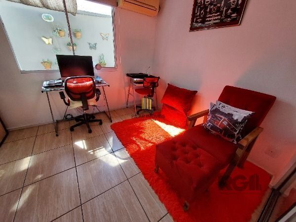 Casa em Porto Alegre, no bairro Hípica, com 3 dormitório(s), e 3 banheiros, à ve