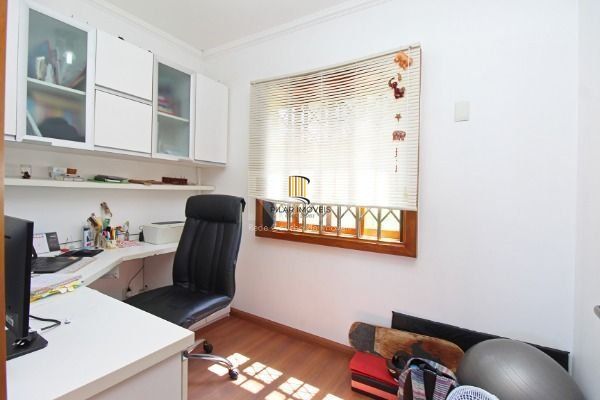 Casa Condominio em Porto Alegre, no bairro Glória, com 3 dormitório(s), e 3 banh