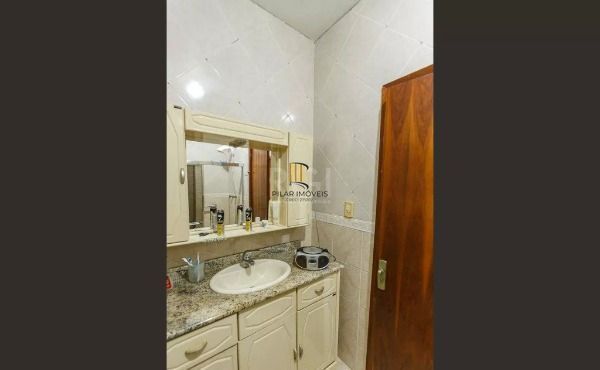 Casa em Porto Alegre, no bairro Cavalhada, com 5 dormitório(s), e 5 banheiros, à