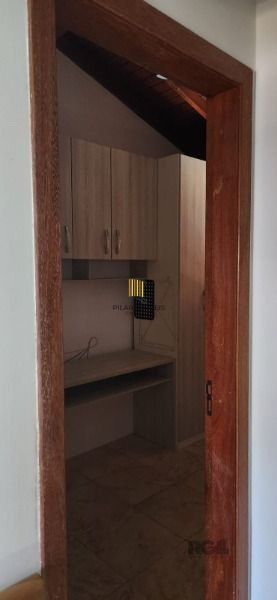 Sobrado em Porto Alegre, no bairro Vila Nova, com 3 dormitório(s), e 3 banheiros