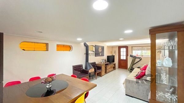 Casa para Venda - 240m², 4 dormitórios, 3 vagas - Nonoai