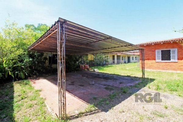 Casa em Porto Alegre, no bairro Ipanema, com 6 dormitório(s), à venda.