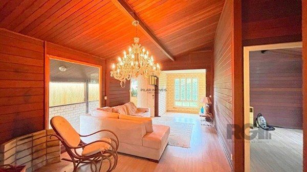 Casa em Porto Alegre, no bairro Ipanema, com 3 dormitório(s), e 3 banheiros