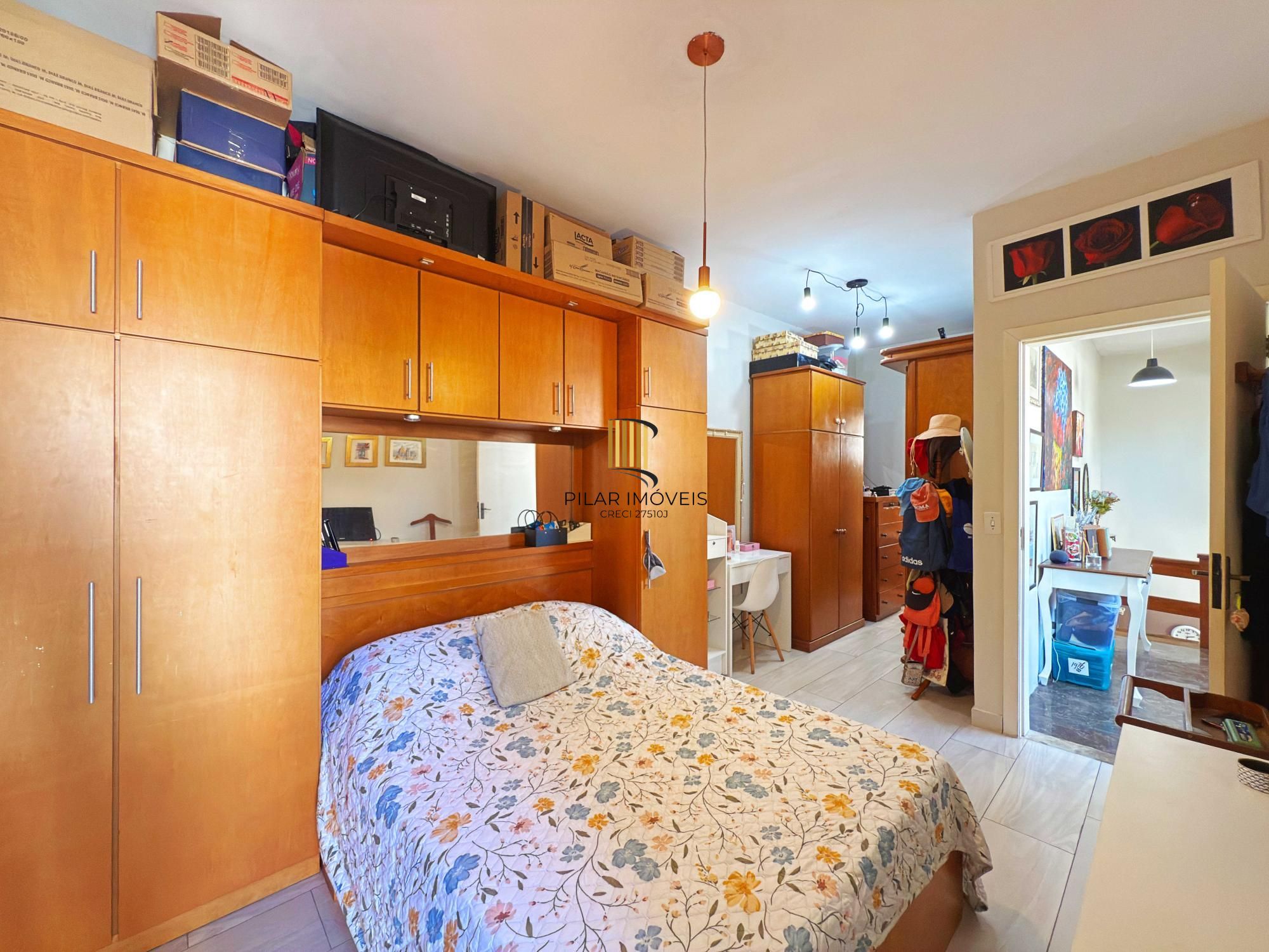 Triplex 4 dormitórios no bairro Pedra Redonda