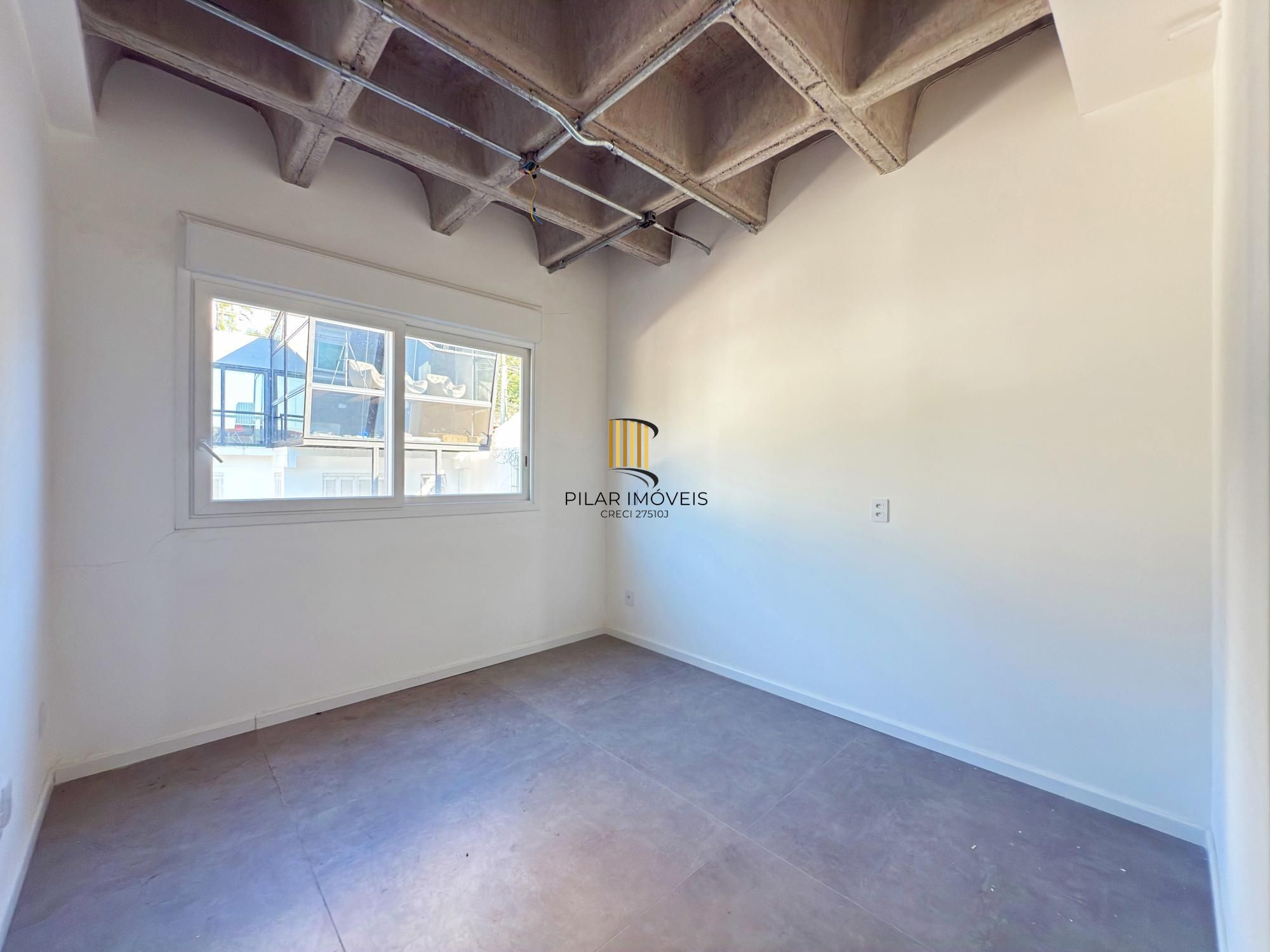 Belíssimo apartamento com 230,6m2, 3 suítes e 4 vagas de garagem. Projeto diferenciado e vista deslumbrante para o pôr do sol do Guaíba.