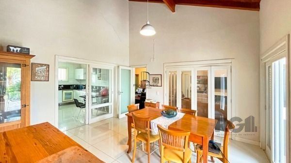 Casa em Porto Alegre, no bairro Ipanema, e 0 banheiros, à venda.