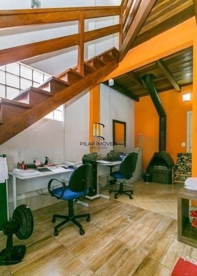 Ótima casa em rua tranquila.