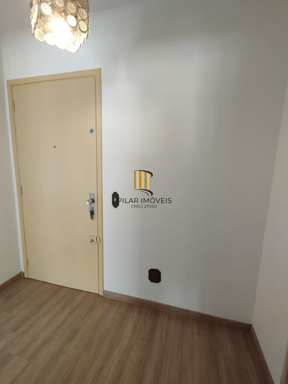 Apartamento 2 dormitórios, closet, 2 banheiros, dep. empregada vista, para o Gua