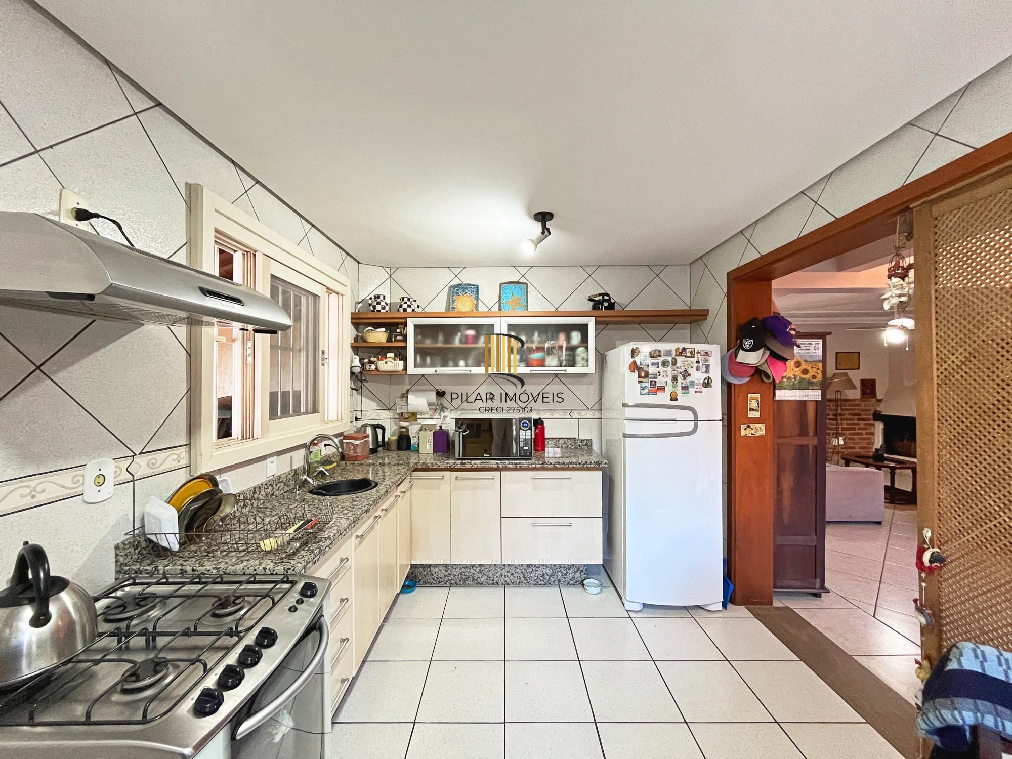 Casa 4 dormitórios no bairro Ipanema