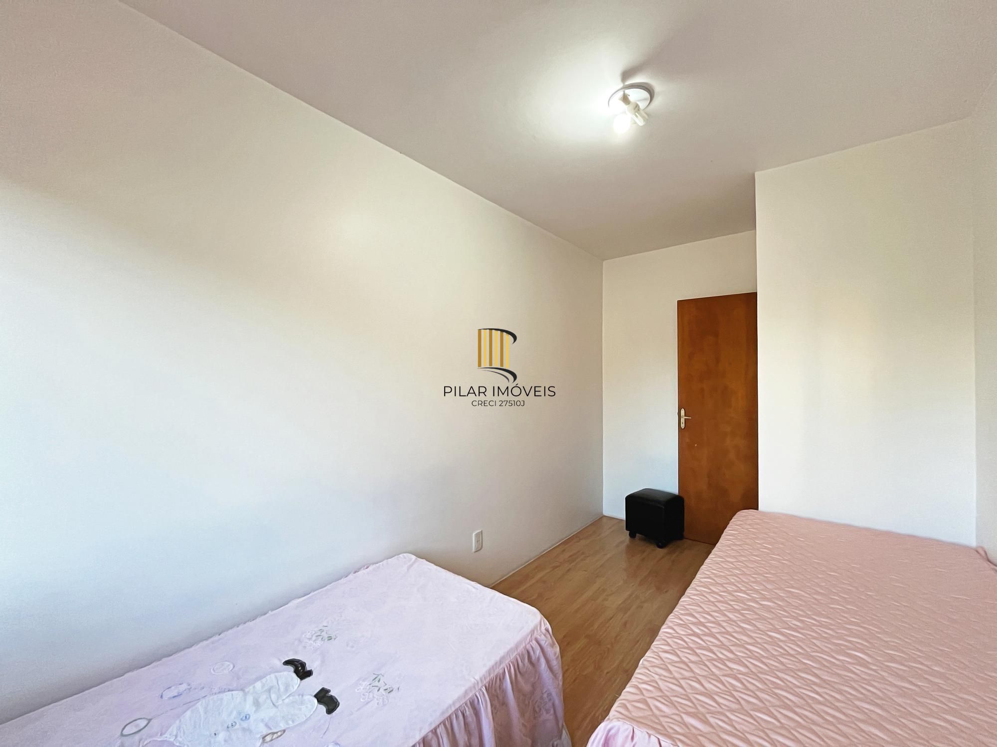 Residência com 4 dormitórios sendo 1 suites no Bairro Guarujá.