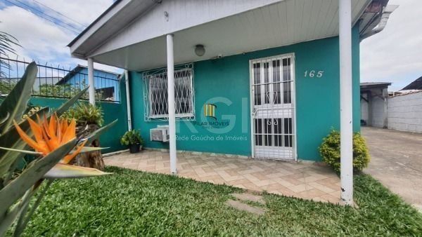 Casa para Venda - 220m², 4 dormitórios, 3 vagas - Restinga