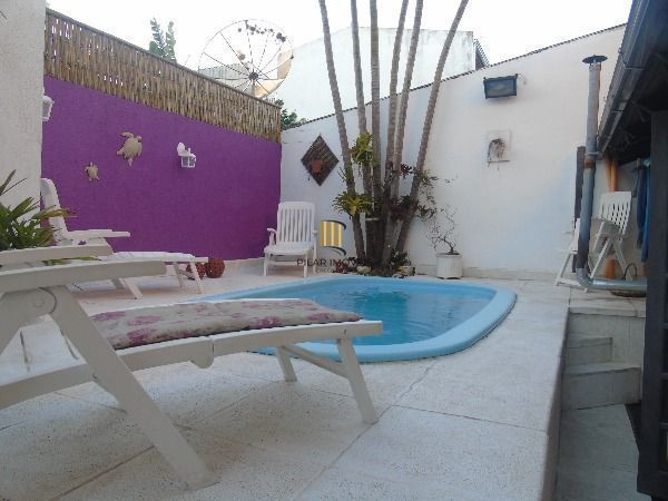 Casa para Venda - 306.3m², 3 dormitórios, sendo 1 suites, 2 vagas - Urubatã