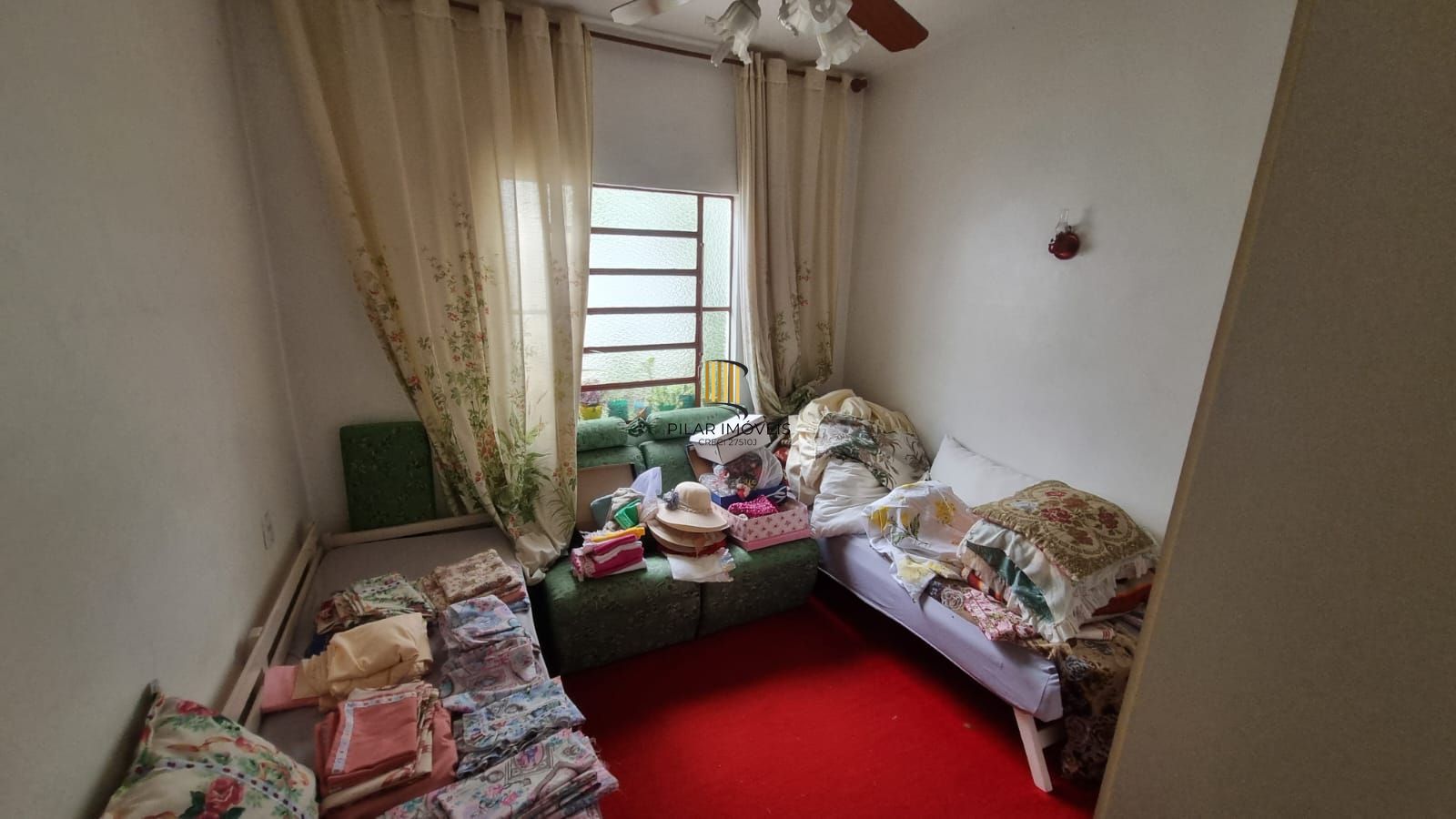 Linda residência com 3 dormitórios no Bairro Cavalhada.