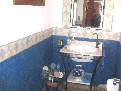 Casa em Porto Alegre, no bairro Jardim Isabel, com 4 dormitório(s), à venda.