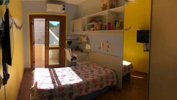 Casa para Venda - 150m², 3 dormitórios, sendo 1 suites, 2 vagas - Guarujá