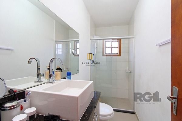 Casa Condominio em Porto Alegre, no bairro Tristeza, com 3 dormitório(s), e 3 ba