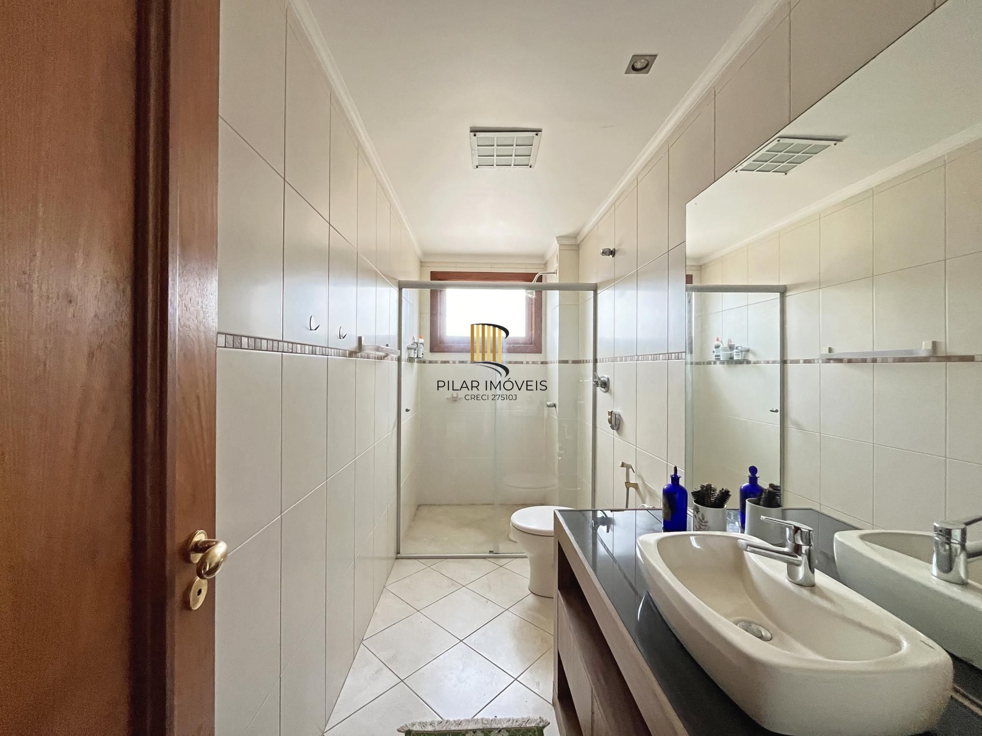 Apartamento na Tristeza  com 3 dormitórios, 1 suite, sacada , churrasqueira e 3 