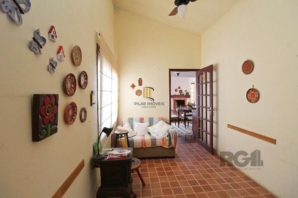 Casa em Porto Alegre, no bairro Guarujá, com 3 dormitório(s), à venda.