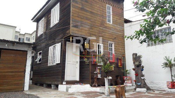 Sobrado para Venda - 280m², 4 dormitórios, 4 vagas - Cavalhada