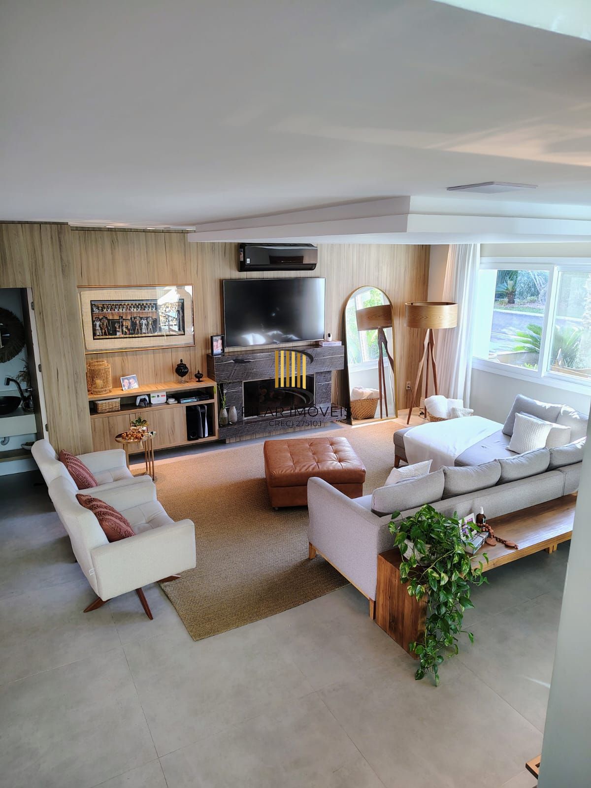 Espetacular Casa de Condomínio com 3 suítes, Piscina com aquecimento