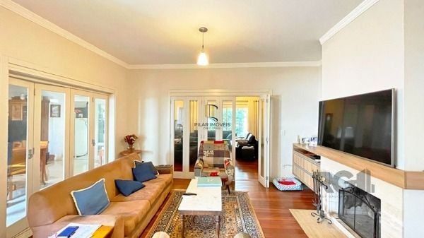 Casa em Porto Alegre, no bairro Ipanema, e 0 banheiros, à venda.