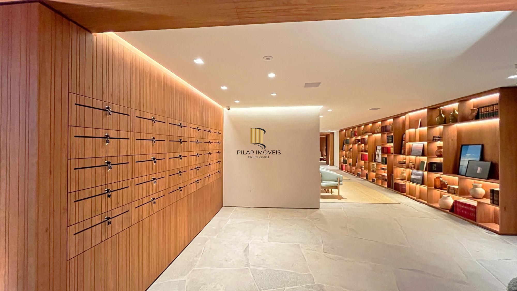 Belíssimo apartamento com 230,6m2, 3 suítes e 4 vagas de garagem. Projeto diferenciado e vista deslumbrante para o pôr do sol do Guaíba.