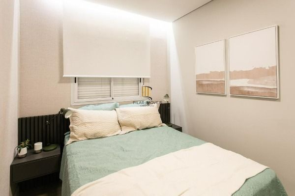 Apartamento em Porto Alegre, no bairro Guarujá, com 2 dormitório(s), e 2 banheir