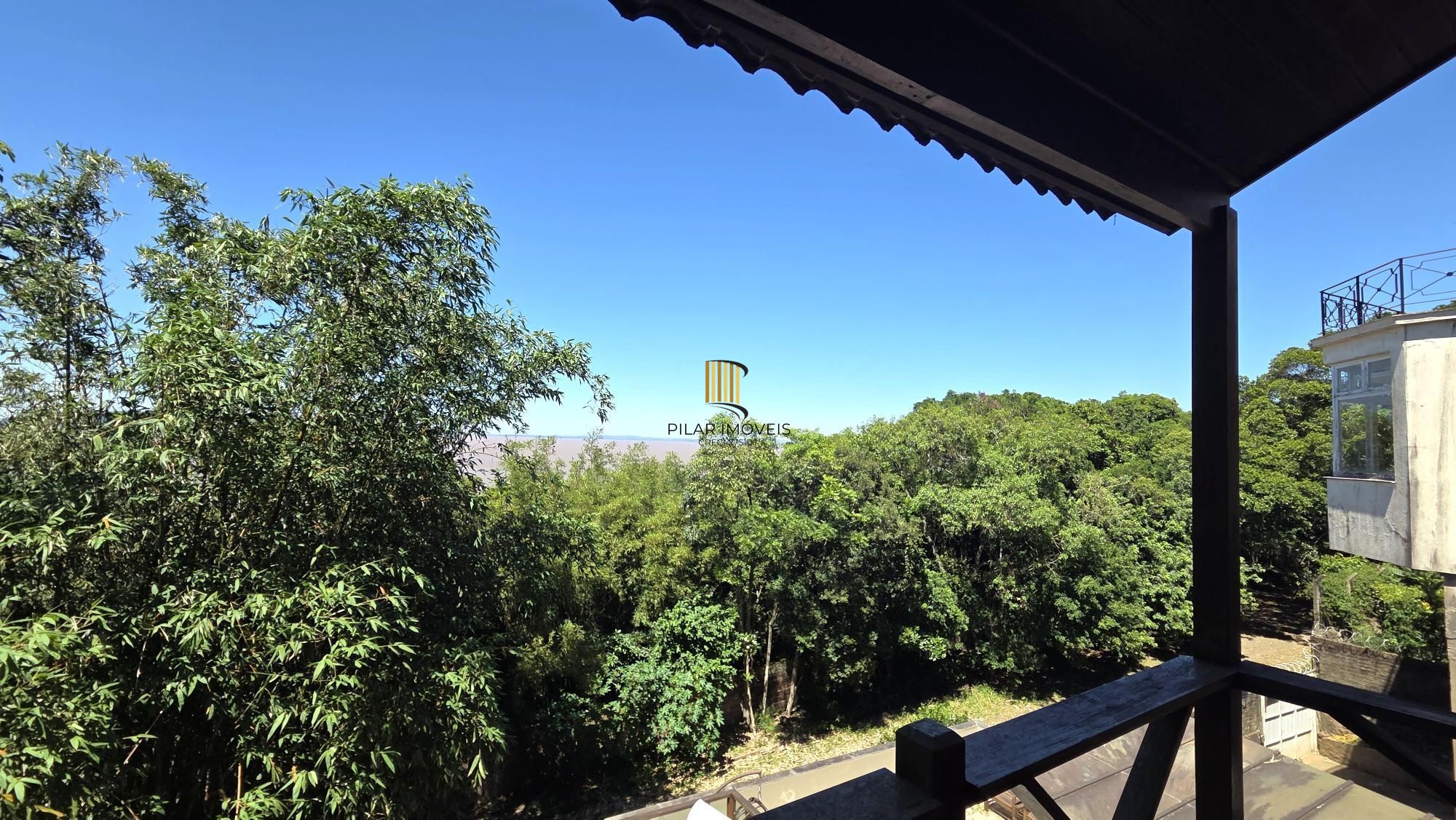 Belíssima residência com 4 dormitórios, 2 suítes com closet e vista deslumbrante para o lago Guaíba.