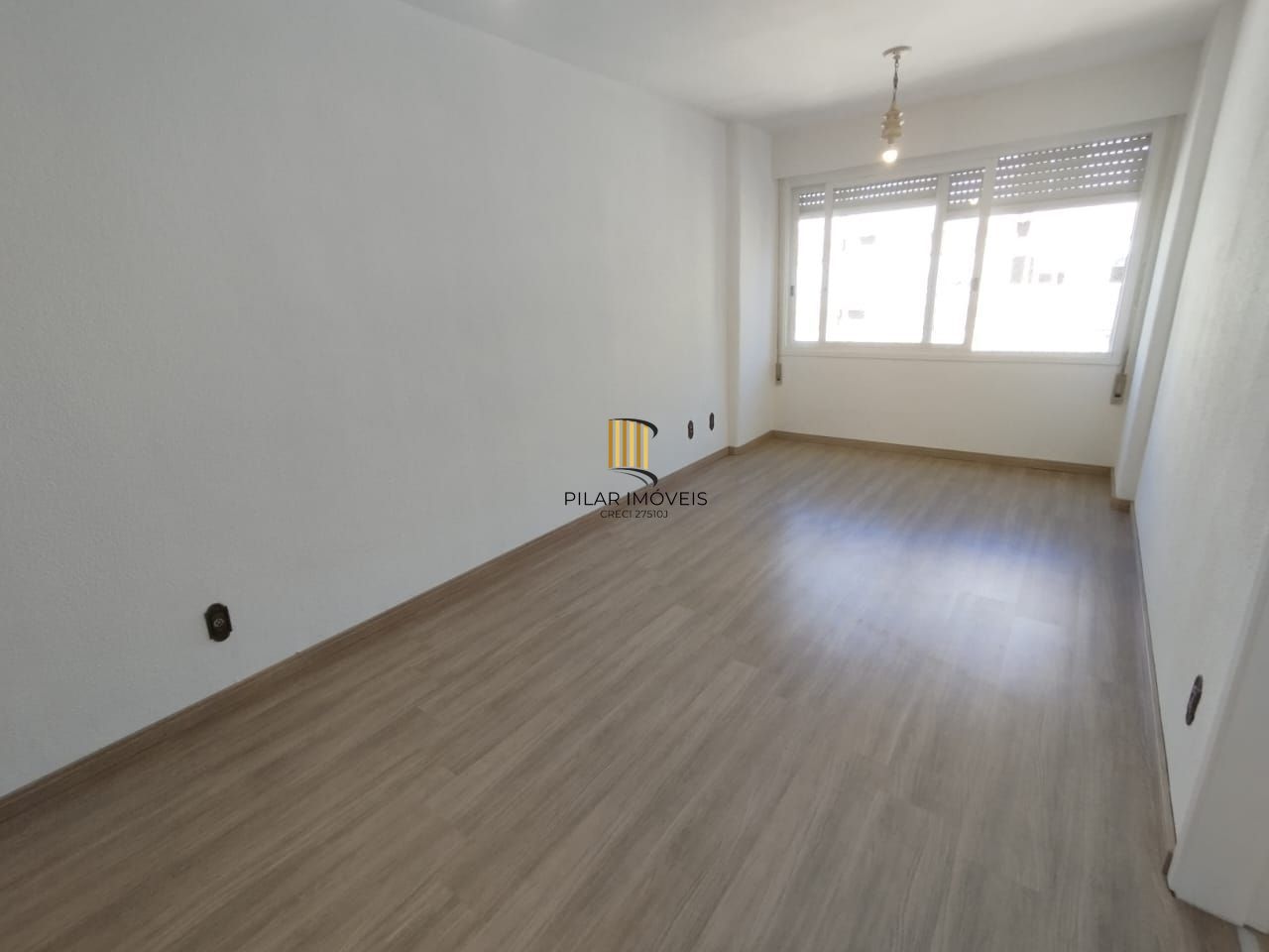 Apartamento 2 dormitórios, closet, 2 banheiros, dep. empregada vista, para o Gua