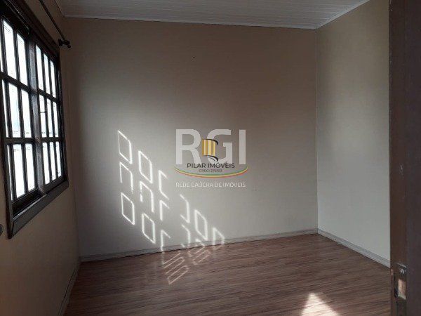 Casa em Porto Alegre, no bairro Espírito Santo, com 2 dormitório(s), e 2 banheir