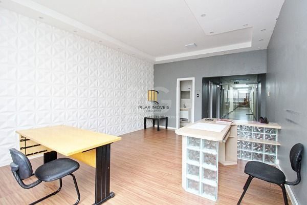 Conjunto/Sala em Porto Alegre, no bairro Centro Histórico, à venda.