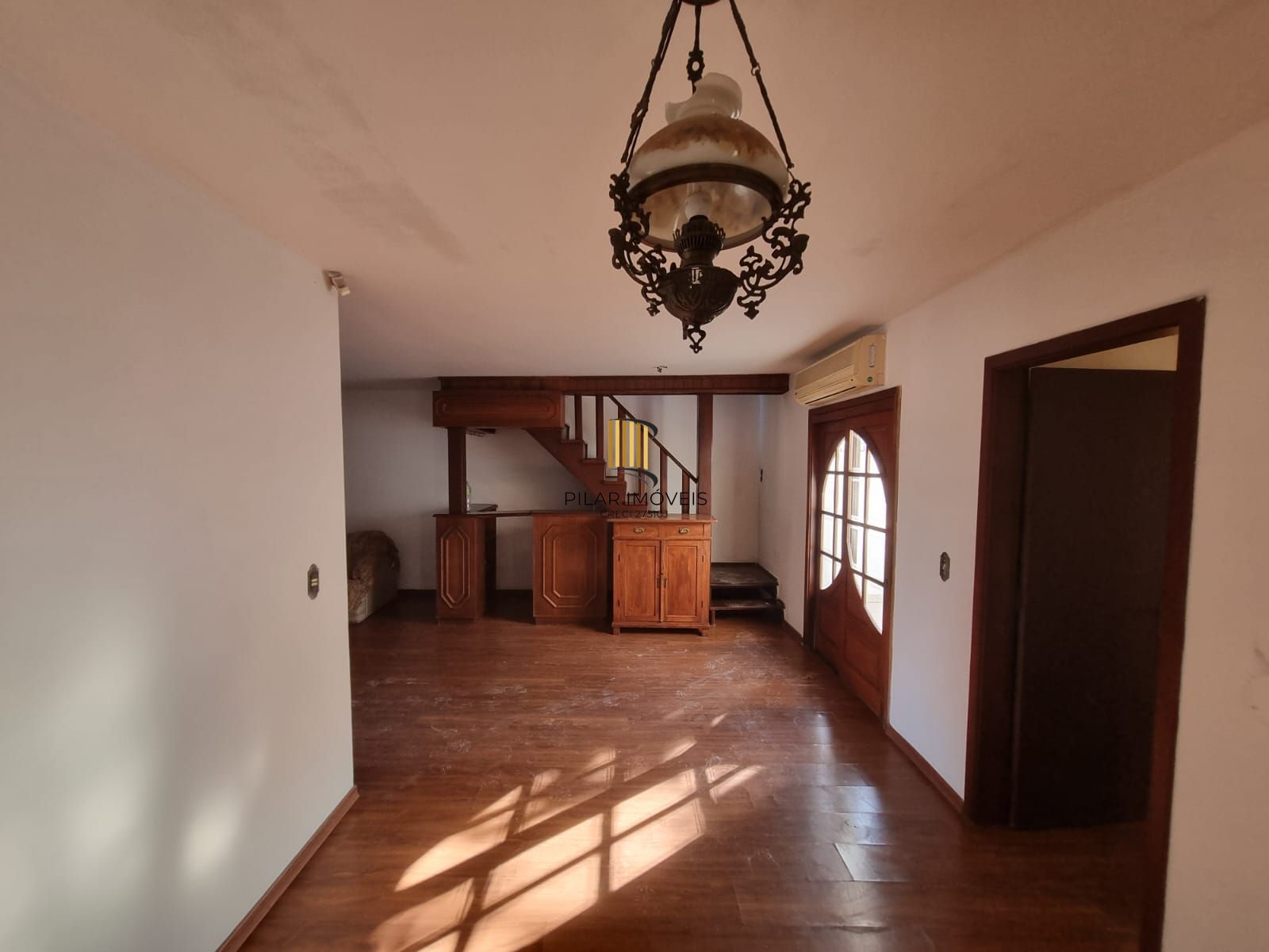 Residência no bairro Camaquã, com 3 dormitório(s), e 3 banheiros,