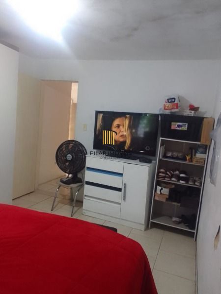 Casa em Porto Alegre, no bairro Guarujá, com 2 dormitório(s), e 2 banheiros, à v
