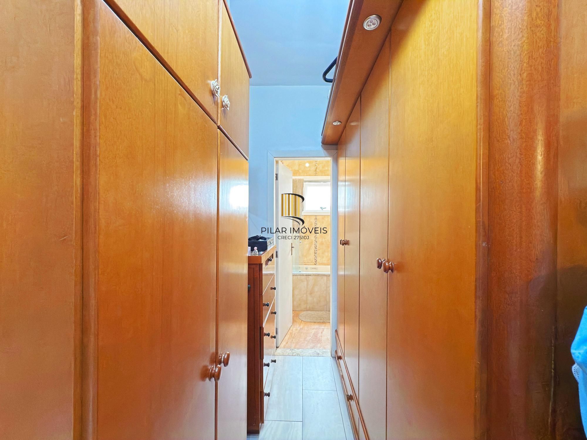 Triplex 4 dormitórios no bairro Pedra Redonda