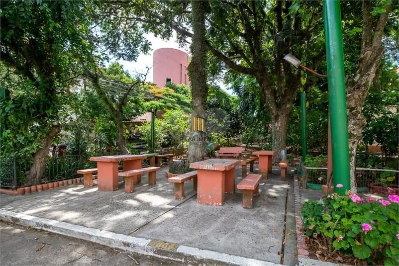 Lindo Apartamento com 2 dormitórios no bairro Santa Tereza.