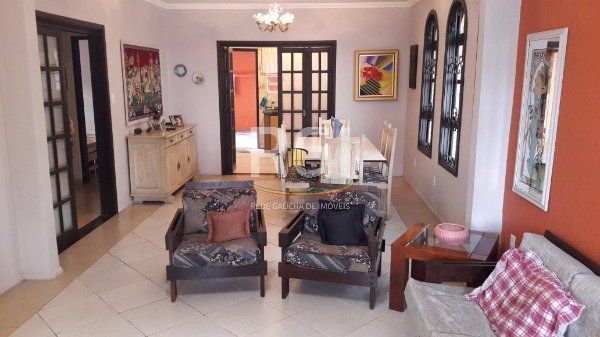 Casa para Venda - 190m², 3 dormitórios, sendo 1 suites, 2 vagas - Cavalhada