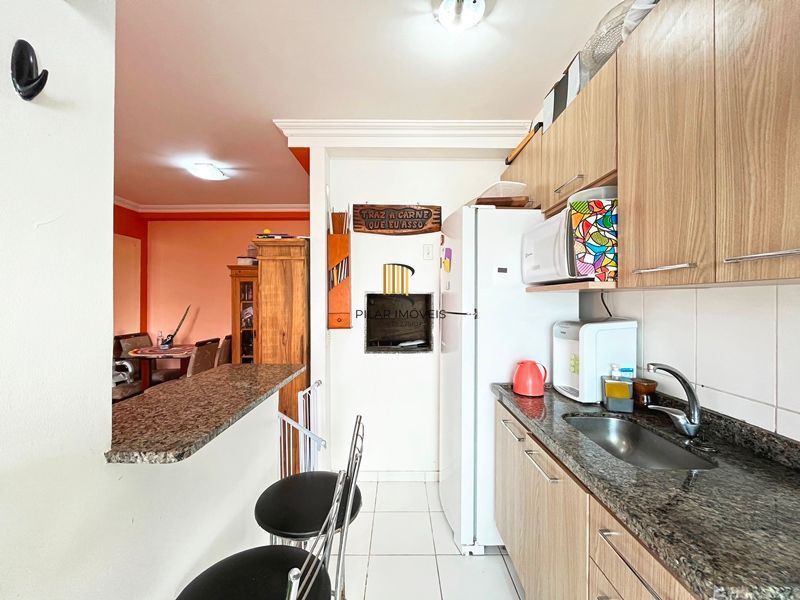 Apartamento 2 dormitórios, com suíte, churrasqueira, e vaga escriturada.