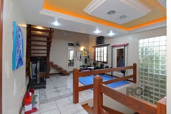 Casa em Porto Alegre, no bairro Guarujá, com 3 dormitório(s), e 3 banheiros, à v