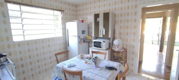 Casa em Porto Alegre, no bairro Vila Nova, com 2 dormitório(s), e 2 banheiros, à