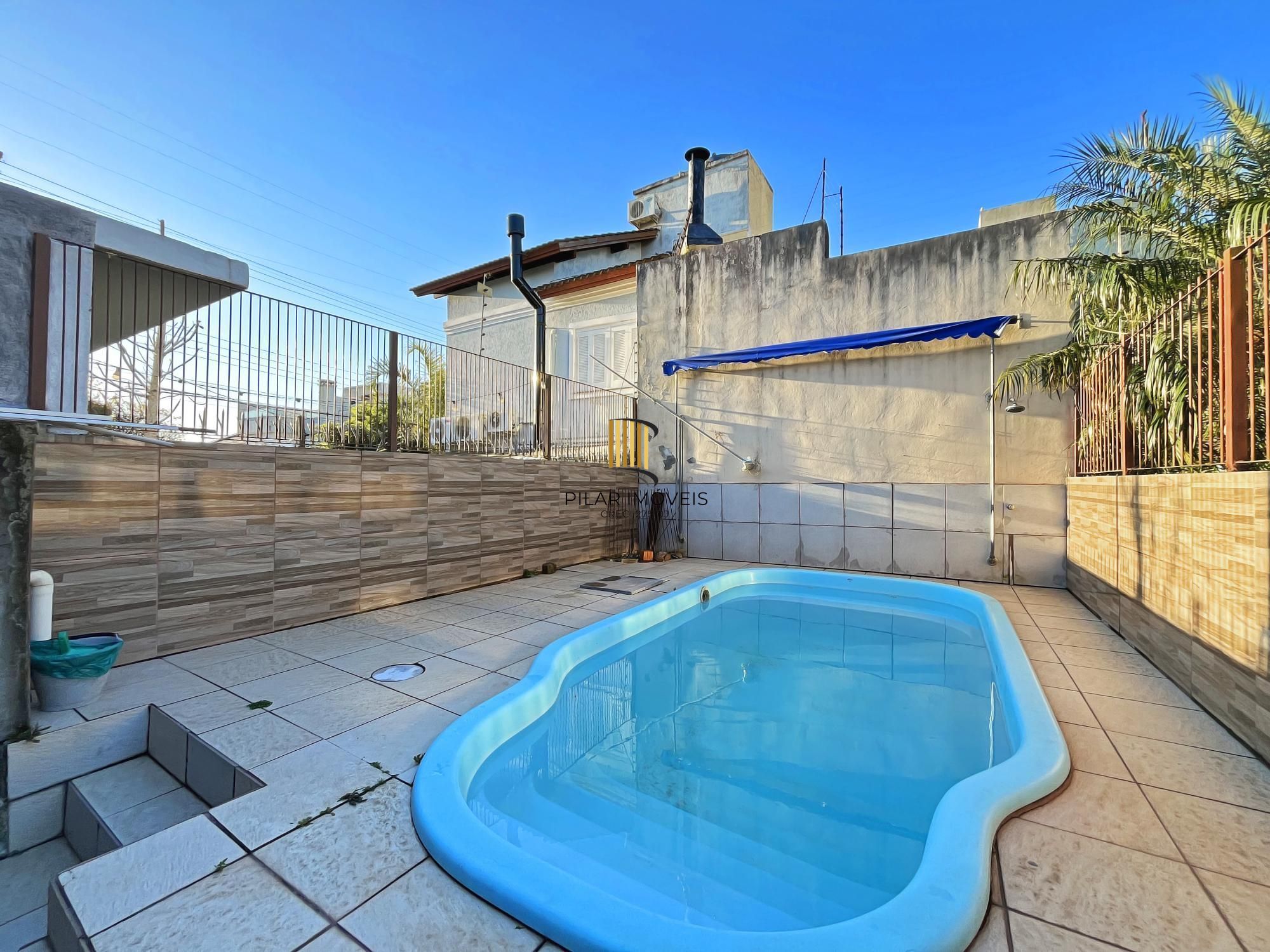 Residência com 4 dormitórios sendo 1 suites no Bairro Guarujá.