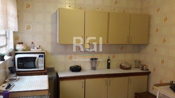 Casa para Venda - 190m², 3 dormitórios, sendo 1 suites, 2 vagas - Cavalhada