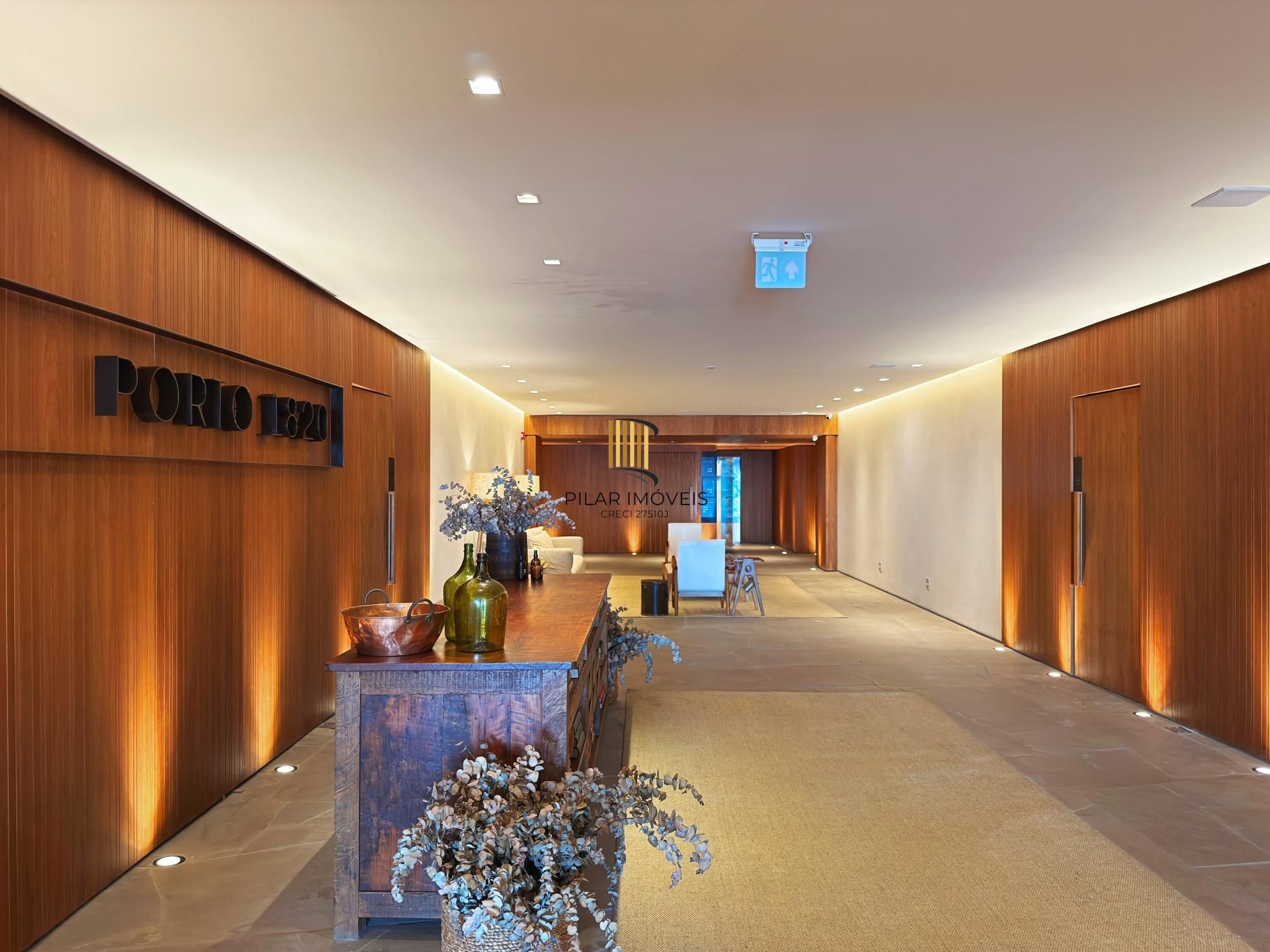 Belíssimo apartamento com projeto diferenciado e vista deslumbrante para o pôr do sol.