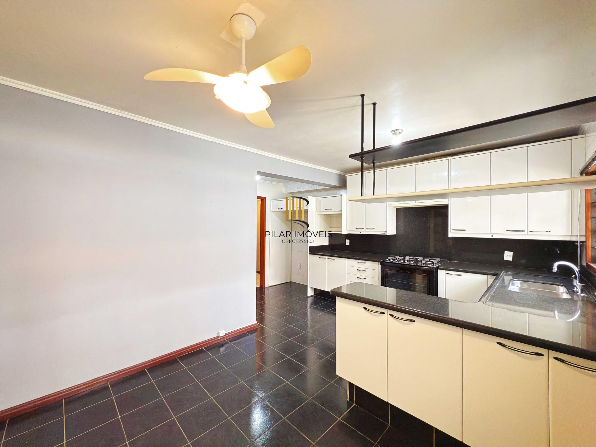 Casa 4 dormitórios no bairro Ipanema